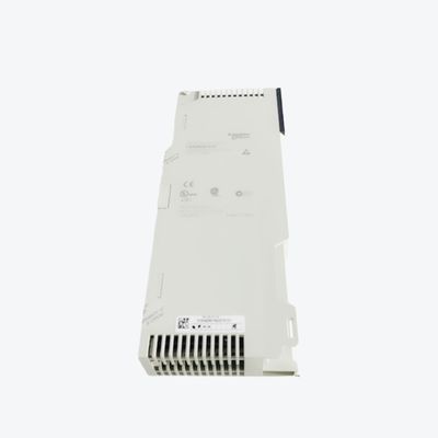 O SERVO DO MOVIMENTO DO QUANTUM DE SCHNEIDER LXM32SD18N4 MODICON CONDUZ 1,8 QUILOWATTS